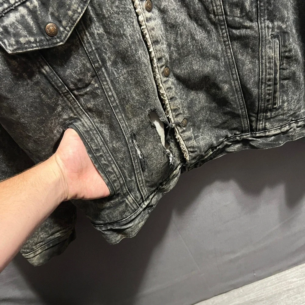 Vintage Levis Sherpa Lined Denim Trucker Jacket XL Acid Wash Grey Made in USA